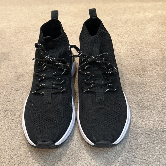 Guess Sneakers Worn Once - Picture 2 of 4